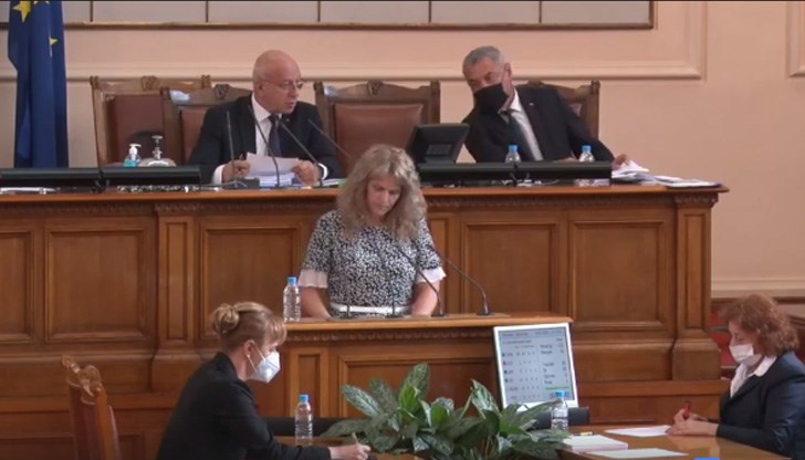 Изрично се регламентира, че социалните услуги не са услуги по смисъла на Търговския закон Изрично се регламентира, че социалните услуги не са услуги по смисъла на Търговския закон