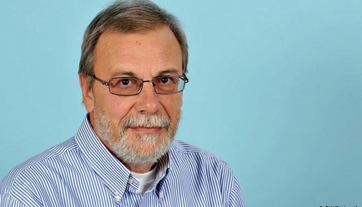 Ясен Бояджиев се пита възможно ли е заради това, че си разменял с някого в Уотсап преписани от медиите банални общодостъпни новини, да те обвинят, че си застрашил националната сигурност и да те тикнат в ареста? Звучи невероятно, но е възможно