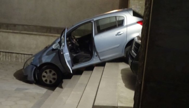 “Пътна помощ” започна да я дърпа назад, за да я изтегли “Пътна помощ” започна да я дърпа назад, за да я изтегли