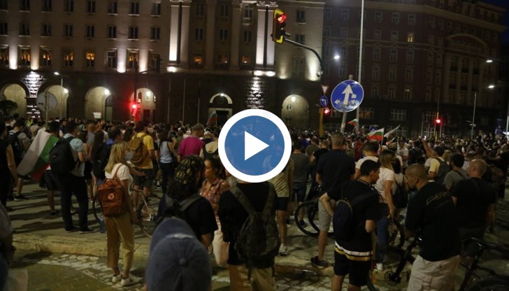 Стотици участваха в протеста "срещу мутрите" в София и в други градове