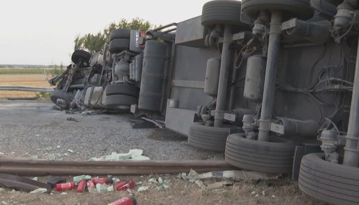 ТИР направи краш тест на новата мантинела