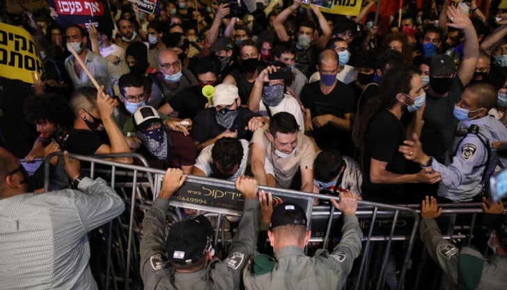 Популярността на Нетаняху, който е подсъдим по дело за корупция и сe бори със задълбочаващата се коронавирусна криза, спада през последните седмици