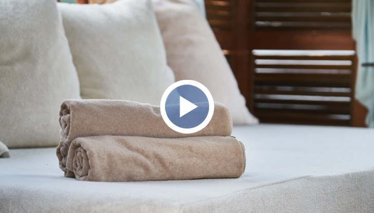 Тези, които са работили, са настанявали средно по двама гости на ден. Други са останали затворени