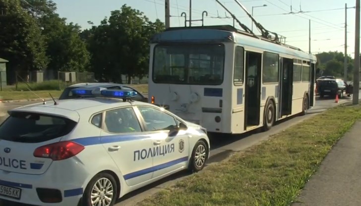 Мъжът, хвърлил се върху кола, е бил с 0,14 промила алкохол в кръвта Мъжът, хвърлил се върху кола, е бил с 0,14 промила алкохол в кръвта