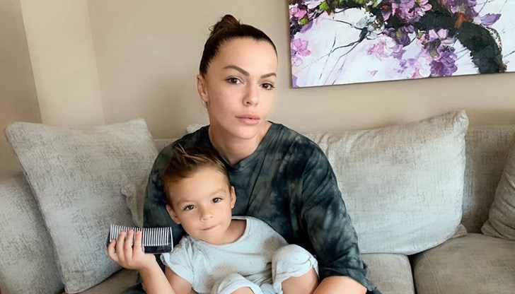 Двамата са под карантина в дома им в столицата