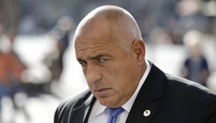 Винаги, когато става напечено, на любимия първи държавен и партиен ръководител нещо се случва Винаги, когато става напечено, на любимия първи държавен и партиен ръководител нещо се случва