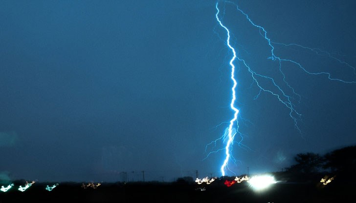 По данни на управлението за борба със стихийните бедствия в Индия, от средата на май 253-ма души са станали жертва на мълниите, а 49 човека са били ранени По данни на управлението за борба със стихийните бедствия в Индия, от средата на май 253-ма души са станали жертва на мълниите, а 49 човека са били ранени