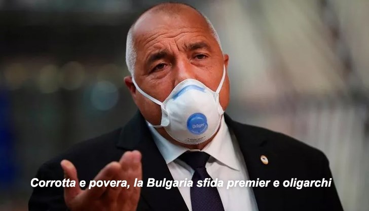 Изтощените и разстроени хора на площада настояват повече от две седмици за оставката на правителството Изтощените и разстроени хора на площада настояват повече от две седмици за оставката на правителството