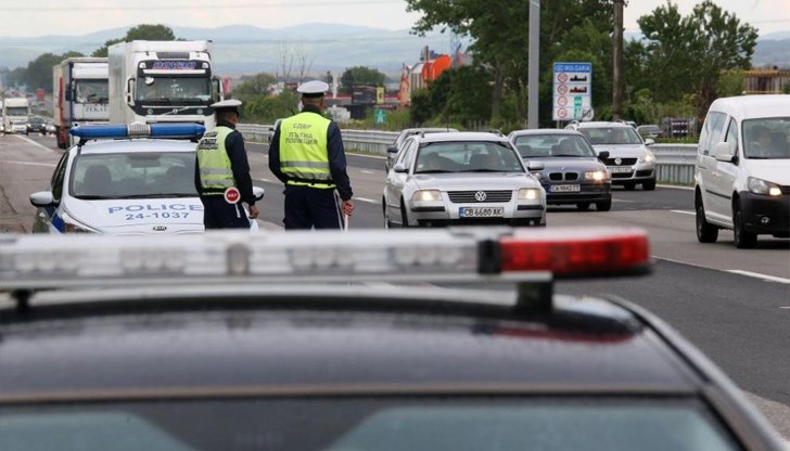 От полицията напомнят на водачите да бъдат внимателни особено при изпреварване, особено когато няма добра видимост От полицията напомнят на водачите да бъдат внимателни особено при изпреварване, особено когато няма добра видимост