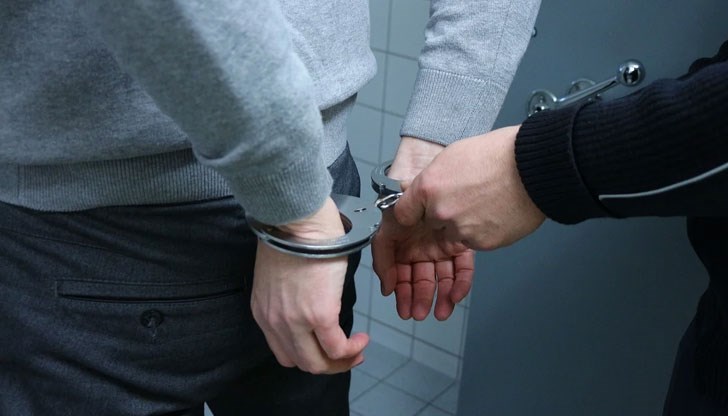 Единият от задържаните е осъждан и в изпитателния срок на това осъждане е осъществил инкриминираното деяние