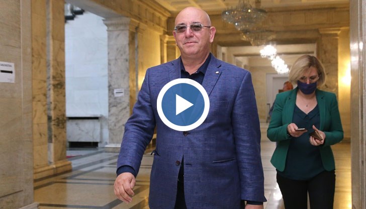 Според Емил Димитров важните управленски въпроси трябвало да се решават в Народното събрание, а не на улицата