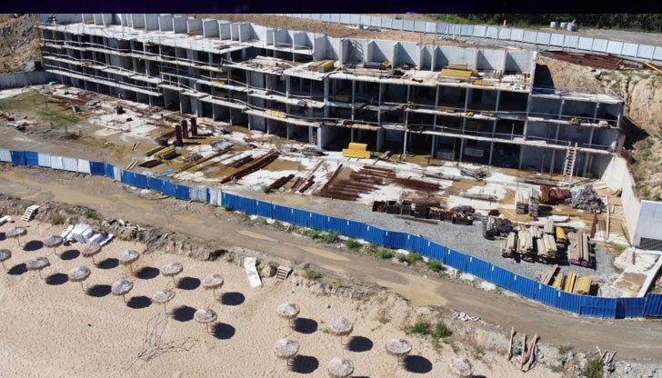 Редица нарушения в това число незаконосъобразно ограничаване на плажната ивица са открили органите на ДНСК, РДНСК Бургас, Областна и Морска администрация-Бургас в хода на проверките под ръководството на ВАП