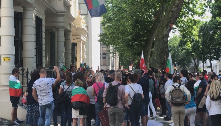 Сънародниците ни изразиха подкрепа за протестиращите в България
