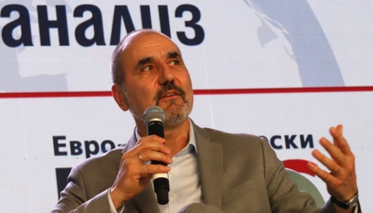 Той нарече „кризисен пиар“ опита на Борисов да се разграничи от влияние на ДПС