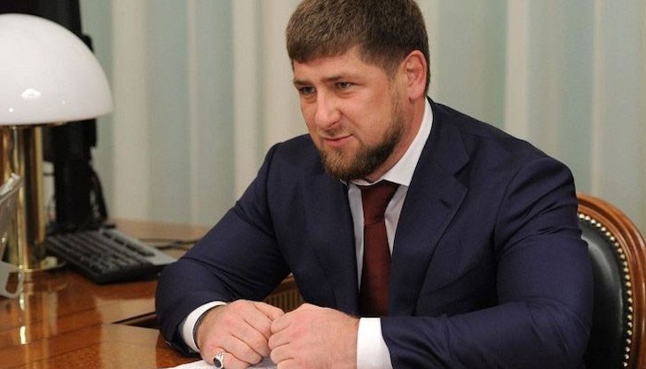 Вестник "Курир" съобщи, че жертвата е критик на Рамзан Кадиров, авторитарния лидер на руската република Чечения