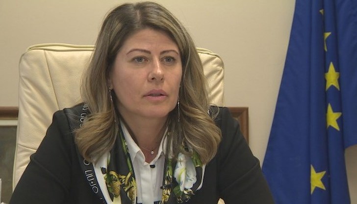 Савина Савова и нейната заместничка Татяна Димитрова са подложени на проверка след публикация "Общинари пилеят по гръцки острови пари за деца в риск“ Савина Савова и нейната заместничка Татяна Димитрова са подложени на проверка след публикация "Общинари пилеят по гръцки острови пари за деца в риск“