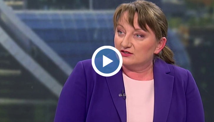 Протестиращите са млади хора, които не могат да намерят сезонна работа, върнали са се от чужбина, не могат да пътуват, нито да идат на бригади