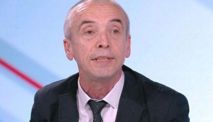 Доц.Мангъров : "Тази епидемия си тлее и ще се върти, докато не се мине през съответната критична маса от населението" Доц.Мангъров : "Тази епидемия си тлее и ще се върти, докато не се мине през съответната критична маса от населението"