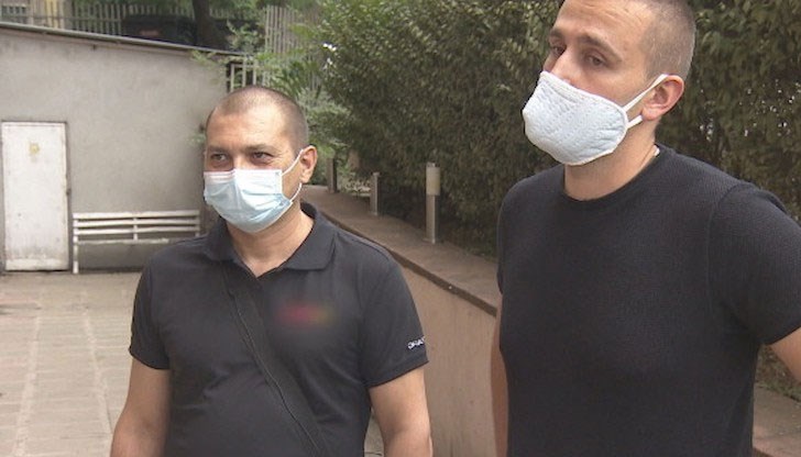Парамедикът Явор Никифоров и шофьорът на линейката Ивайло Владимиров са хората, с които д-р Стамов е посетил адреса, където се предполага, че се е заразил с коронавируса