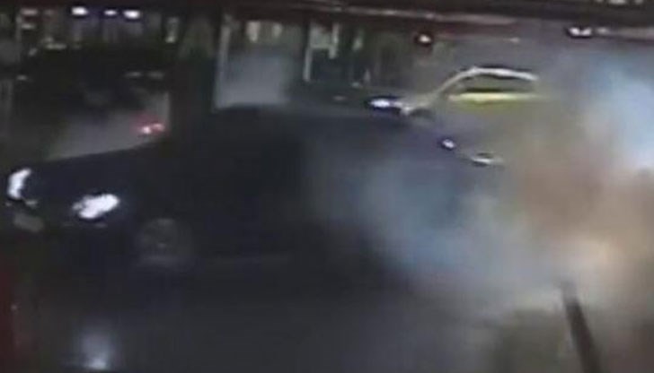 Факт е, че от години хората около булеварда се оплакват от непрекъснатия дрифт на автомобили и мотори, гонки и среднощни състезания Факт е, че от години хората около булеварда се оплакват от непрекъснатия дрифт на автомобили и мотори, гонки и среднощни състезания