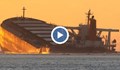 Танкерът, причинил екокатастрофата край Мавриций, се разцепи на две