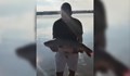 Рибар улови 12-килограмов шаран в язовир "Копринка"