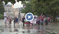 Ден 42: Шествие по улица "Александровска" в дъжда
