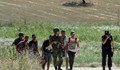 Задържаха 11 нелегални мигранти край Вакарел