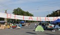 Протестиращи за поредна вечер окупираха триъгълника на властта
