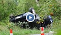 Кола се преобърна по таван край Кочериново
