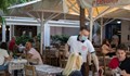 В Гърция: Ходим на църква с маска, а на ресторант - без