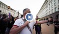 Протестиращи обстрелваха с прашки сградата на Министерския съвет