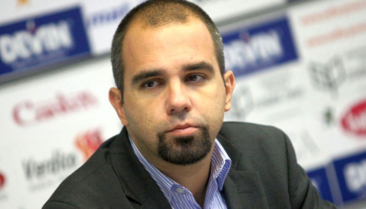 Първан Симеонов смята, че в момента нужният дебат е как страната да произвежда повече, как да създава повече стойност, какво да прави страната през зимата, когато се очертава тежка икономическа ситуация