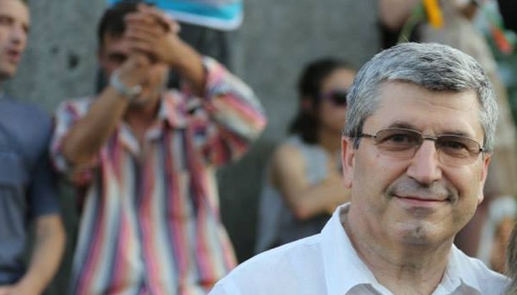 Смешни са напъните да представят протестите като част от някакви хибридни усилия на външни врагове