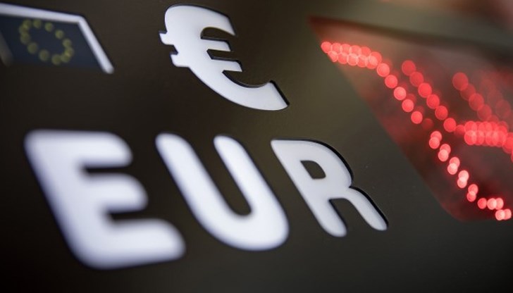 Рейтинговата агенция очаква страната ни да приеме еврото най-рано в началото на 2024 г.
