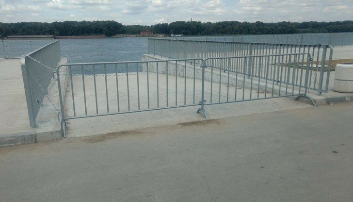 Кметът на Община Русе уточни, че трябва да се прави разлика между крайбрежната зона и бетонната кейова стена Кметът на Община Русе уточни, че трябва да се прави разлика между крайбрежната зона и бетонната кейова стена