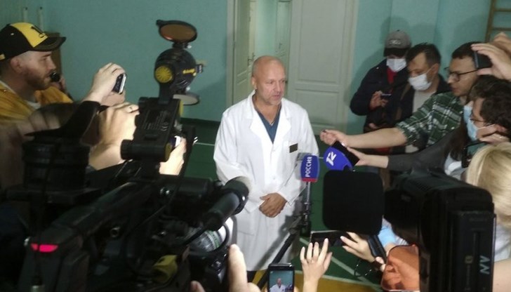 Главният лекар на болницата е казал, че състоянието на Навални е твърде нестабилно, за да пътува