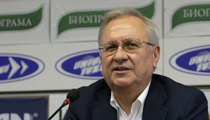 Октай: "Проблемът му не е чак толкова с протестиращите, колкото с тези, които са го качили на власт, тези, които ги е обслужил, и тези, които сега му гледат в чекмеджето" Октай: "Проблемът му не е чак толкова с протестиращите, колкото с тези, които са го качили на власт, тези, които ги е обслужил, и тези, които сега му гледат в чекмеджето"