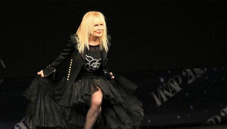 Това е вторият албум с концертни записи в кариерата на Лили Иванова, след "Любовта е по-силна от всичко" Това е вторият албум с концертни записи в кариерата на Лили Иванова, след "Любовта е по-силна от всичко"