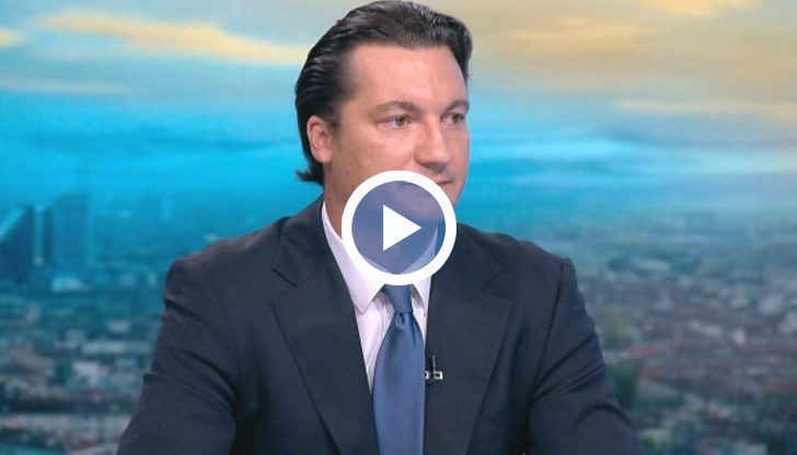 По думите на Зарков, публичните изяви на Кирилов и отношението към него в социалните мрежи са допринесли, но не са основната причина за хвърлената оставка