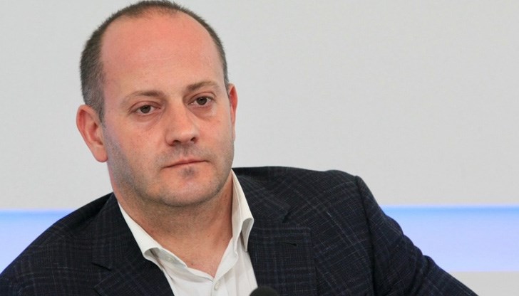 Дебатът не следва да бъде затварян поради неграмотните импровизации на Данаил Кирилов и Иван Гешев