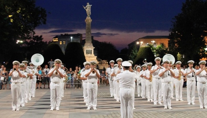Русенци винаги са аплодирали с възторг концертите на Флотския духов оркестър Русенци винаги са аплодирали с възторг концертите на Флотския духов оркестър