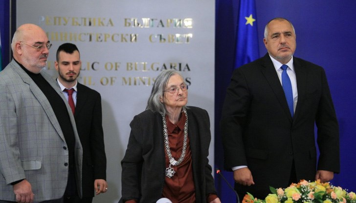 Тя е един от най-почитаните доайени на НАТФИЗ Тя е един от най-почитаните доайени на НАТФИЗ