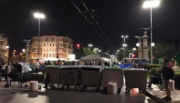 Десетки бусове с полиция и жандармерия от Монтана, Враца, Плевен, Търново, Добрич и други области са командировани и се движат към столицата