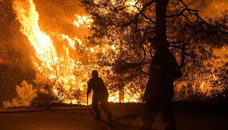 Метеоролозите предупреждават, че при екстремален индекс са възможни бързо разпространяващи се много силни пожари с въвличане на дървесните корони