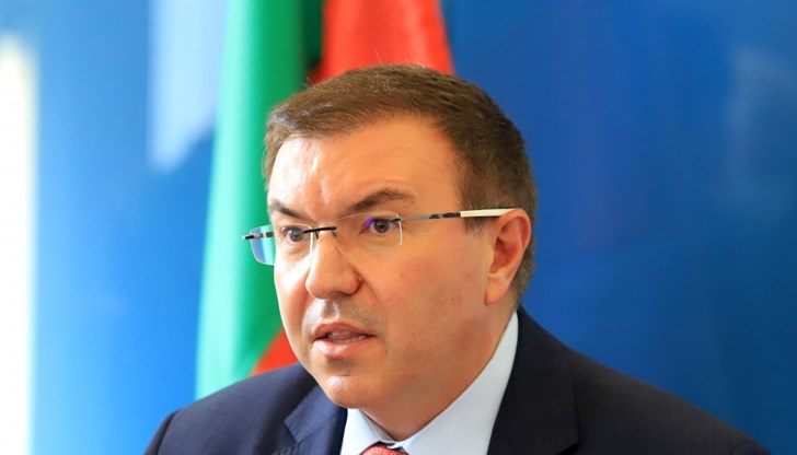 Според министъра  ситуацията трябва се запази каквато е в момента, а именно до края на месец септември