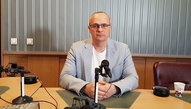 Киряков подчертава също, че искането за машинно или електронно гласуване също не е панацея при евентуални предсрочни или пък редовни избори, защото който пожелае изборни манипулации – така и така ще ги направи