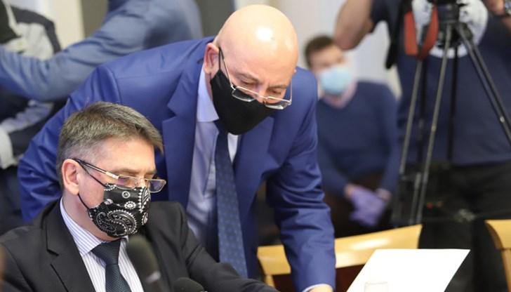 Никой не го е притискал да хвърля оставка