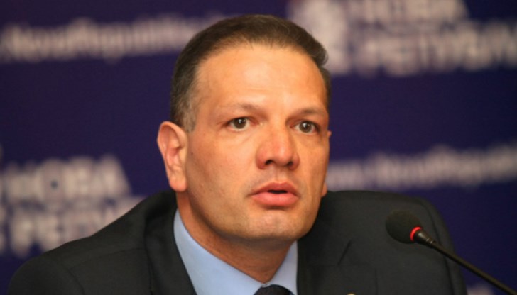 Петър Славов е дългогодишен юрист и български народен представител в XLIII Народно събрание