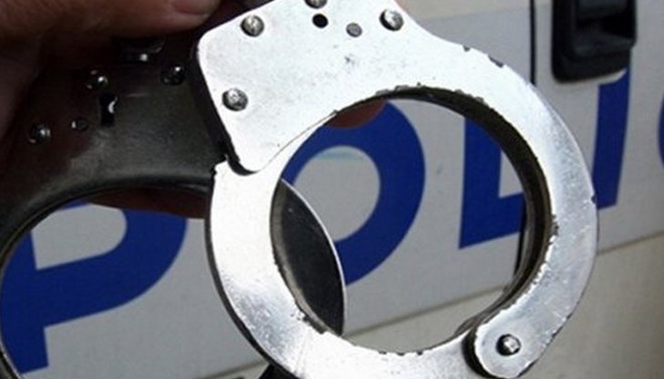 От проведените бързи оперативни действия са установени извършителите на грабежа – 49-годишен, 46-годишен и 15-годишен, местни жители От проведените бързи оперативни действия са установени извършителите на грабежа – 49-годишен, 46-годишен и 15-годишен, местни жители